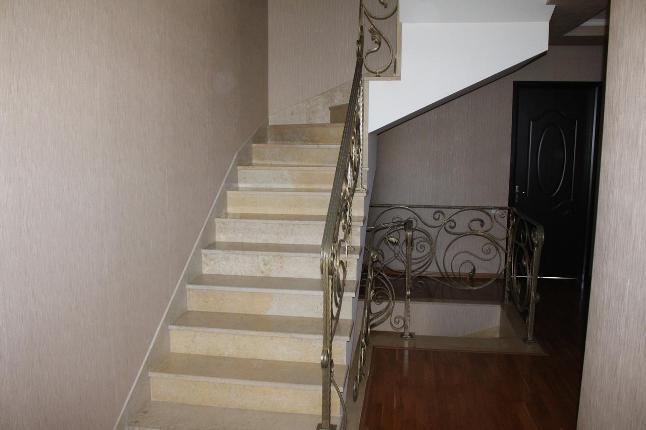 Leon Hotel Tbilisi Buitenkant foto
