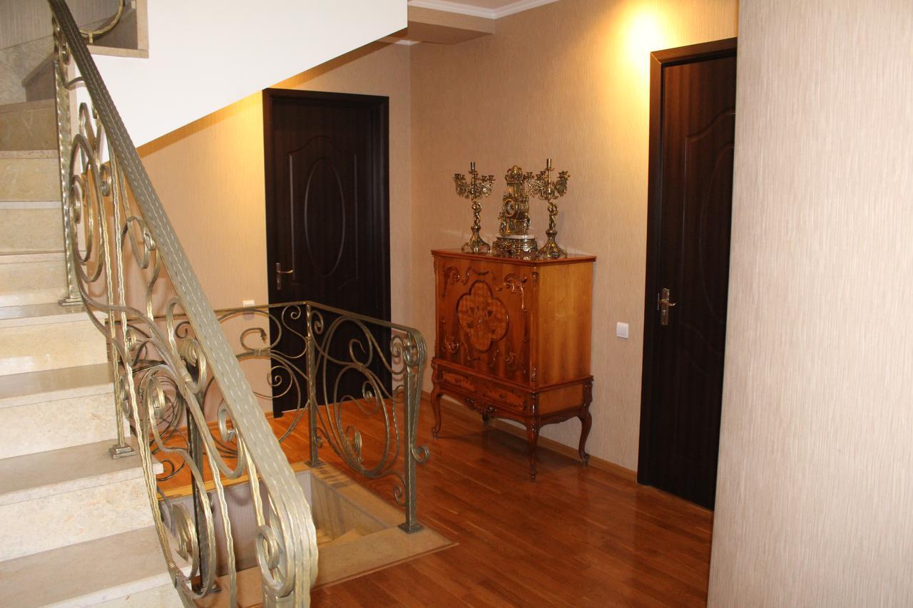 Leon Hotel Tbilisi Buitenkant foto