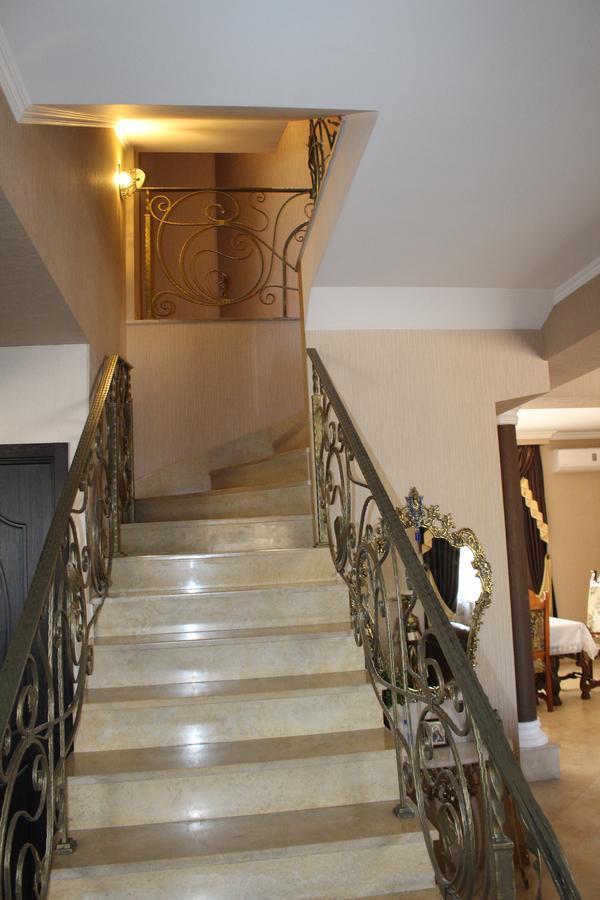Leon Hotel Tbilisi Buitenkant foto