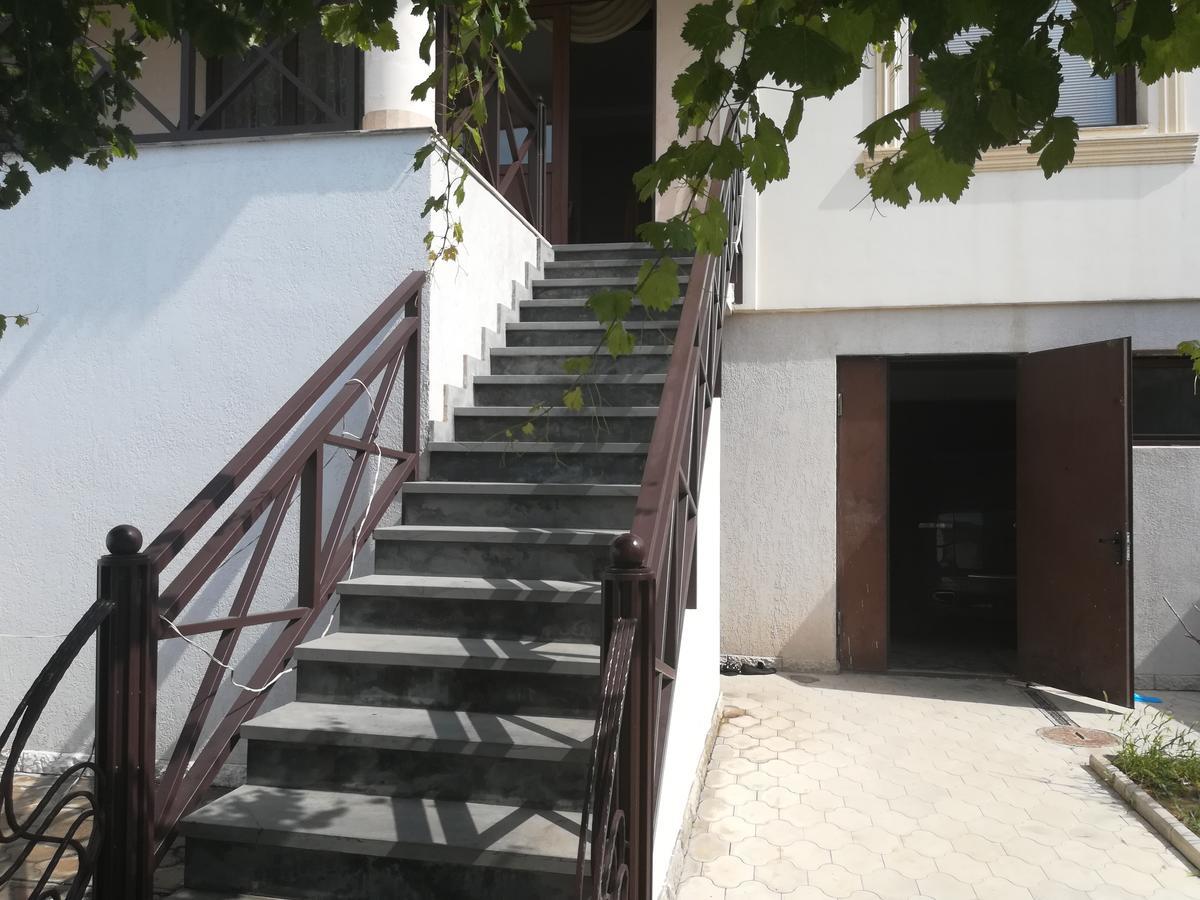 Leon Hotel Tbilisi Buitenkant foto