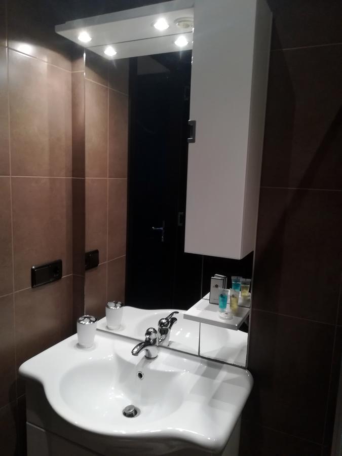 Leon Hotel Tbilisi Buitenkant foto