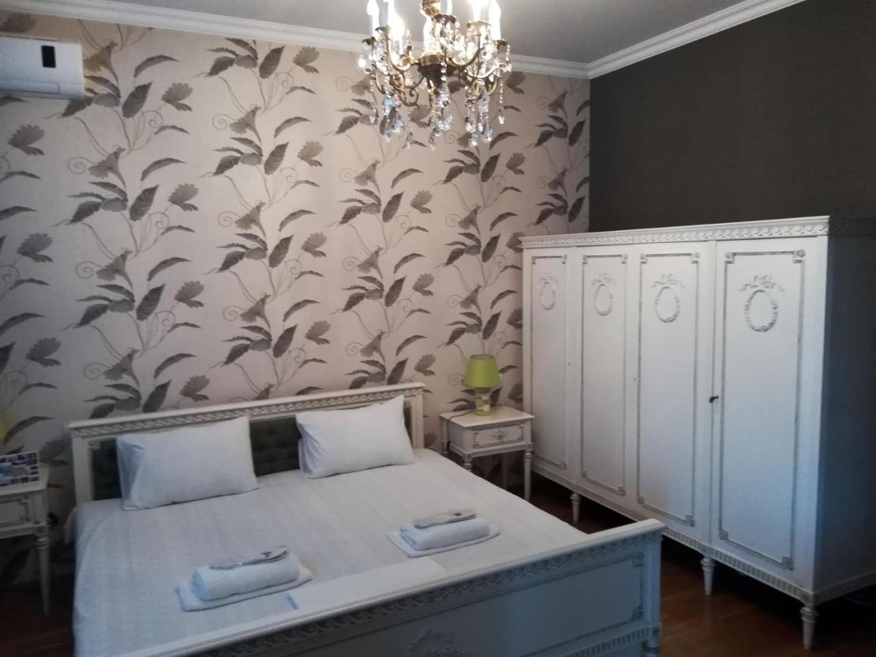 Leon Hotel Tbilisi Buitenkant foto