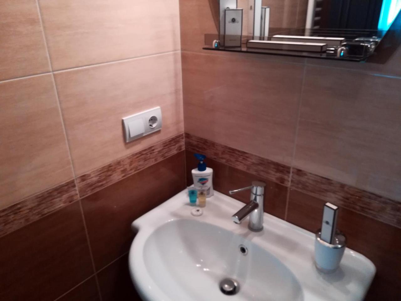 Leon Hotel Tbilisi Buitenkant foto