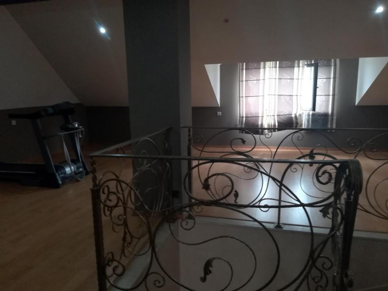 Leon Hotel Tbilisi Buitenkant foto