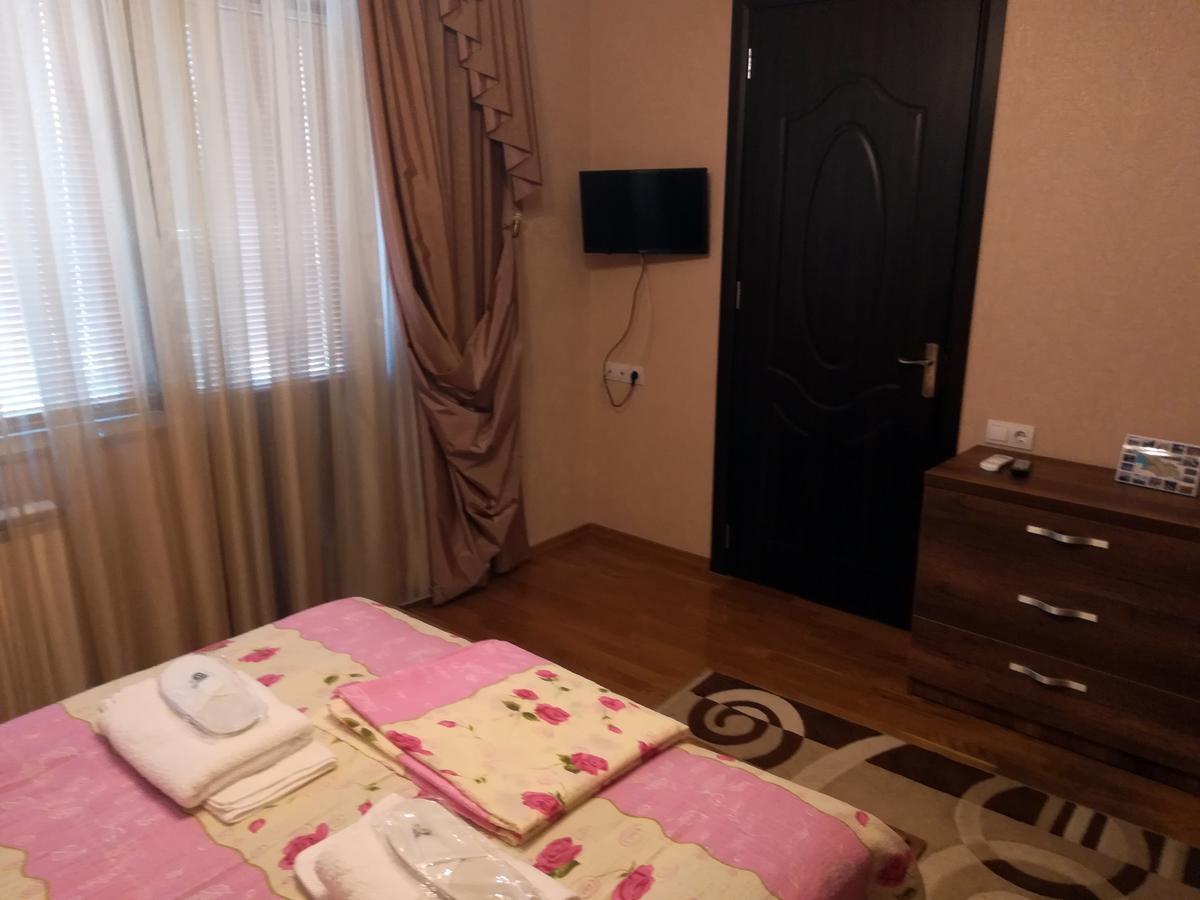 Leon Hotel Tbilisi Buitenkant foto