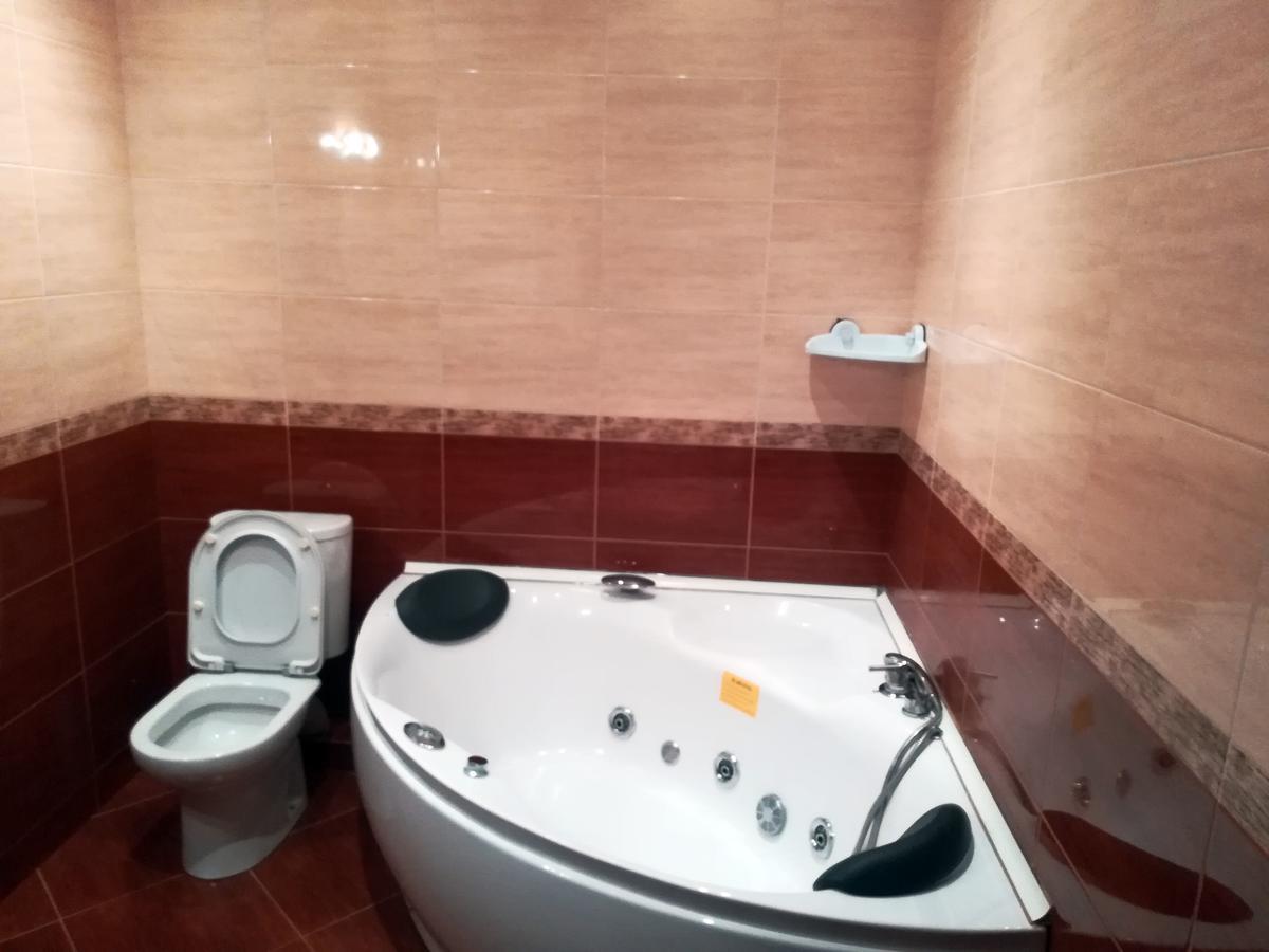 Leon Hotel Tbilisi Buitenkant foto